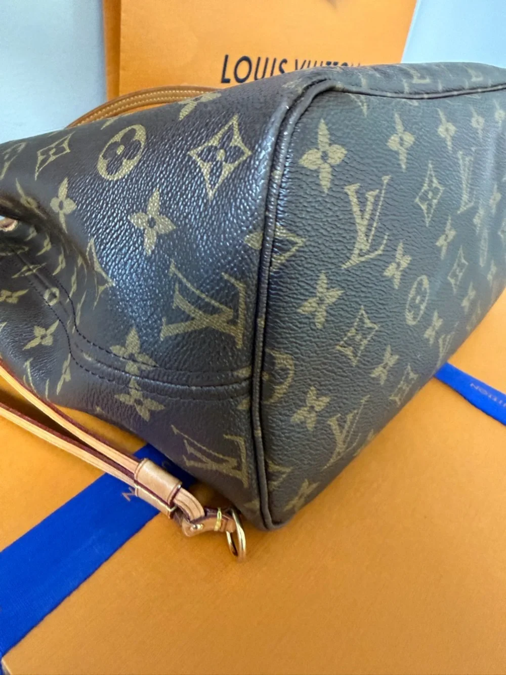 Authentic Louis Vuitton Neverfull MM Monogram Tote - Picture 12 of 16